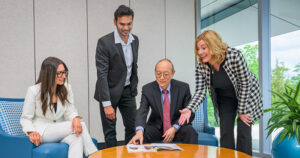 UD professors Rita Landgraf (standing, right) and Tom Tao (seated, right) engage with Incyte PocketMBA participants during a strategic planning session.